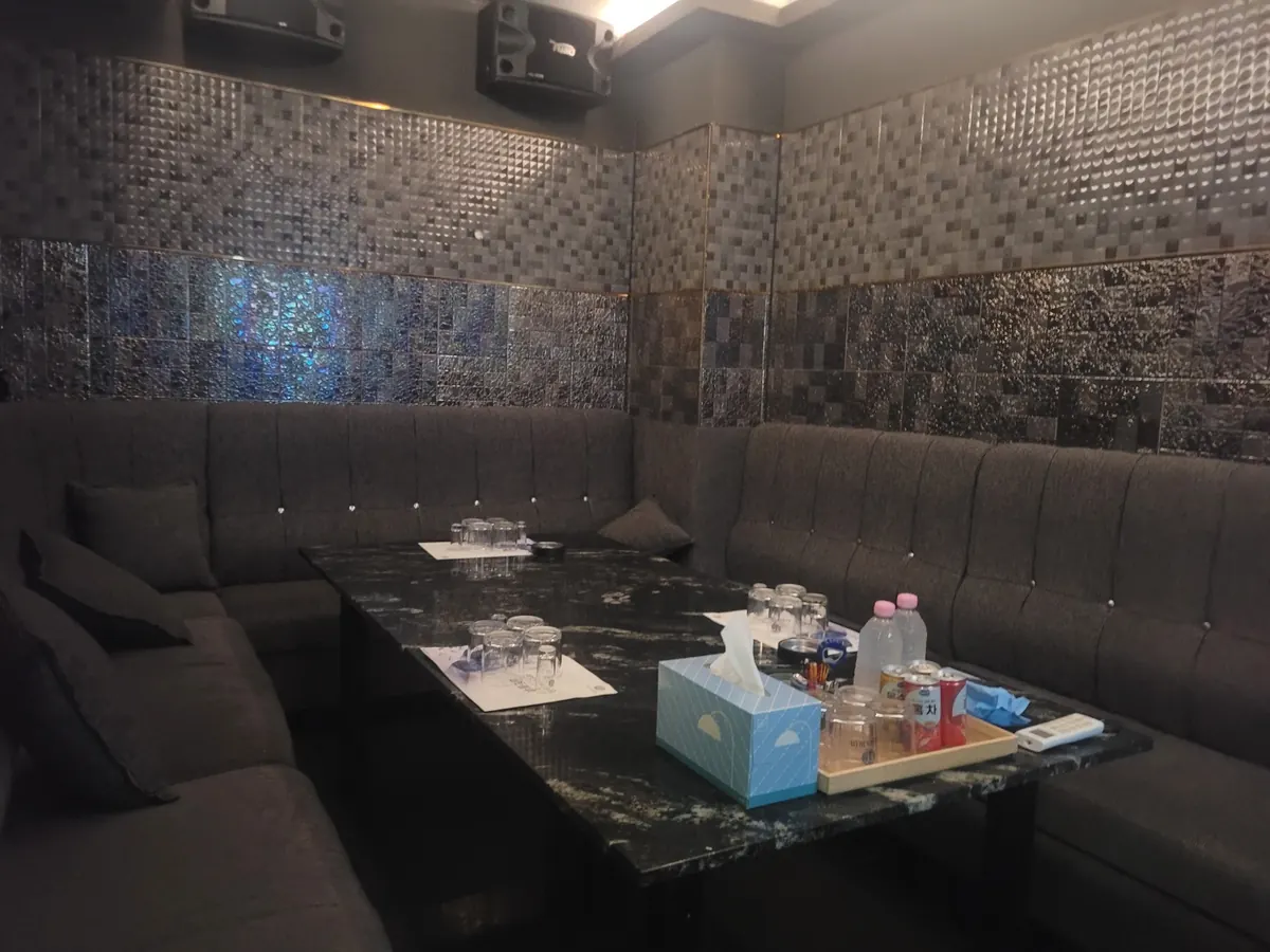 분당룸 프라이빗 룸 내부와 좌석 공간